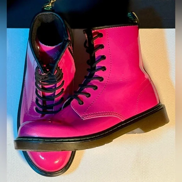 Dr. Martens Hot Pink Patent Leather 8 Hole Boot with Zipper Sz W7/M6 - Picture 3 of 6
